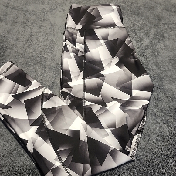 Avia brand work out pants. Size Large (12-14) - Picture 2 of 5